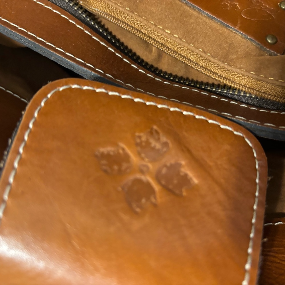 Women’s Leather Shoulder Bag in Cognac Brown - Picture 5 of 6
